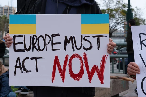 Demonstrators in support of Ukraine. — Free Stock Photo