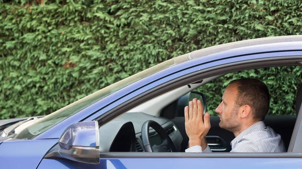 Gestresste Geïrriteerde Mannelijke Chauffeur Weg Tijdens Spits — Stockfoto