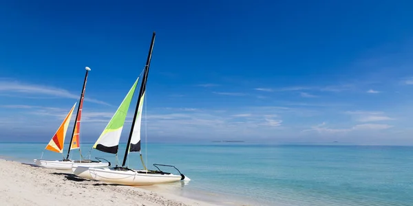 Catamarans Tropical White Beach — Stock Photo, Image