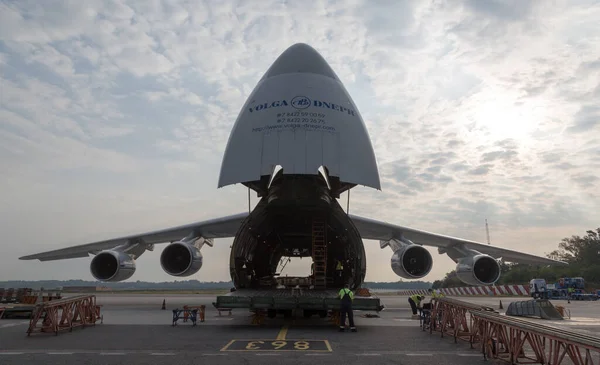 Malpensa Airport Italy September 2021 Huge Antonov 124 100 Loading — Stockfoto