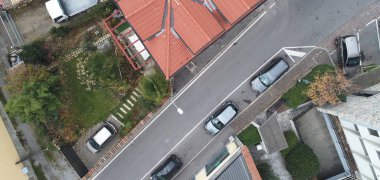 Yoğun otoyol, İHA ile havadan çekilmiş fotoğraf.