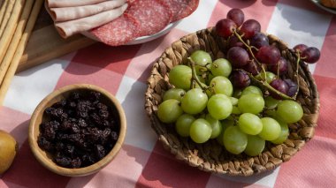 Taze meyve ve böğürtlen