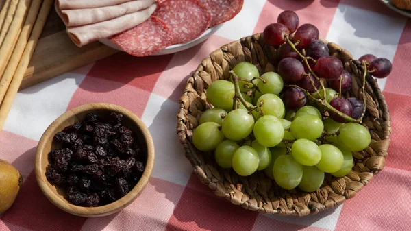 Taze meyve ve böğürtlen