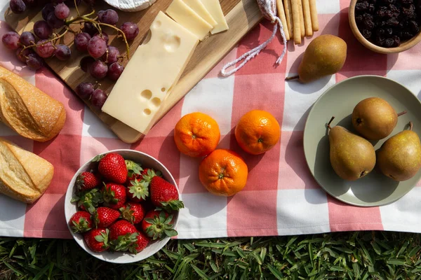 Tabakta taze meyve ve sebze