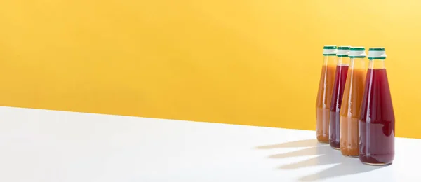 Malzemeli süpermarket afişi kavramı