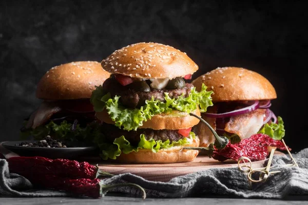 A picture of a delicious street food burger .