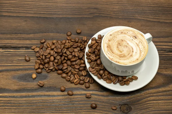 Secangkir Cappuccino Dan Biji Kopi Panggang — Stok Foto
