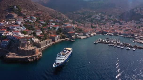 Marina en la isla de Hydra en Grecia, vídeo aéreo — Vídeos de Stock