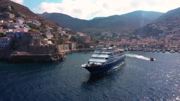 Marina on Hydra island in Greece, aerial video — Stock Video