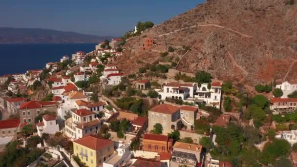 Luchtfoto van de oude stad op Hydra Eiland in Griekenland. — Stockvideo
