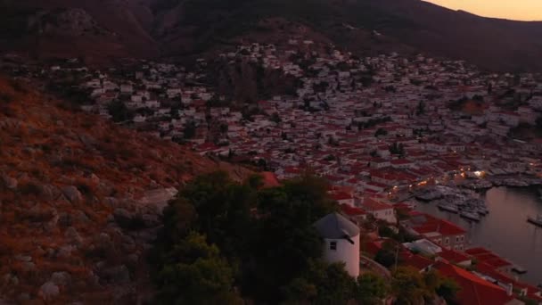 Veduta aerea della città vecchia sull'isola di Hydra in Grecia. — Video Stock