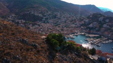 Yunanistan 'daki Hydra adası. Hava görünümü