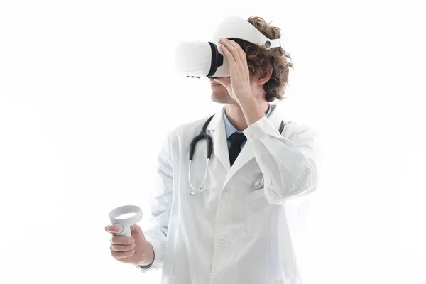 Médico Usando Auriculares Joystick Sobre Fondo Blanco Aislado Concepto Realidad — Foto de Stock