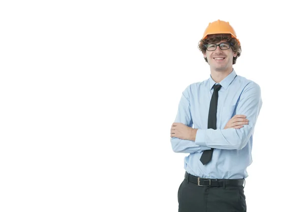 年轻工程师头戴硬礼帽 横臂立于孤立的白色背景之上 左框上有复制空间的画像 — 图库照片