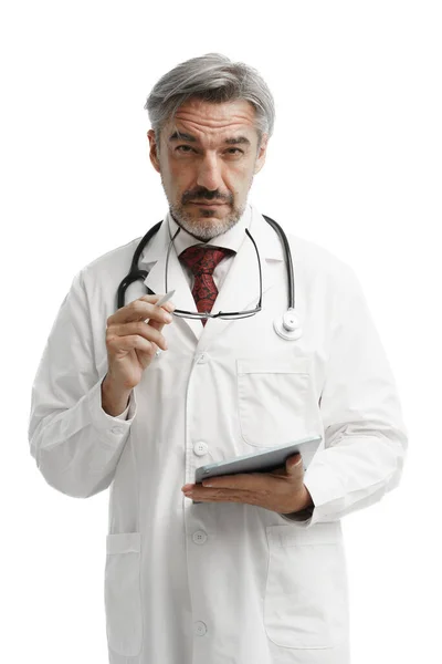 Portrét Sebevědomého Bělocha Medicare Muž Šatech Oblek Uniforma Stetoskopem Tablet — Stock fotografie