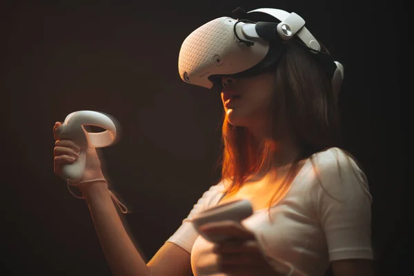 Motion Blur Woman Wearing Headset Playing Virtual Game — Fotografia de Stock