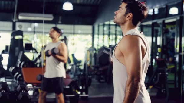 Sport Man Lifting Dumbbell Mirror Motivate Himself Body Fit Firm — Vídeo de Stock