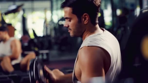 Spor Salonundaki Tatbikattan Sonra Arkana Yaslanıp Dinlenen Bir Adamın Arkasından — Stok video