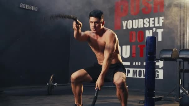 Pemuda Asia Olahraga Atletik Dengan Tali Pertempuran Gym Kekuatan Dan — Stok Video