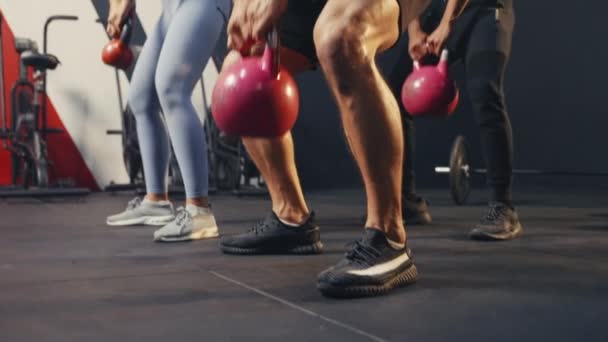 Kelompok Orang Memiliki Kelas Olahraga Bersama Sama Gym — Stok Video