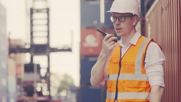 Medium Shot Smart Handsome Caucasian Industrial Shipping Worker Using Radio — Αρχείο Βίντεο