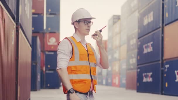 Medium Shot Smart Handsome Caucasian Industrial Shipping Worker Using Radio — Vídeo de Stock