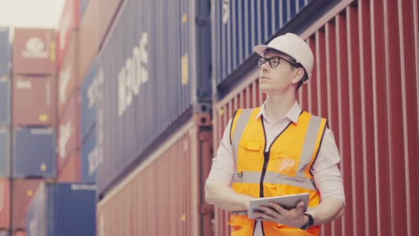 Medium Shot Caucasian Industrial Shipping Worker Holding Tablet Look Check — Vídeo de stock