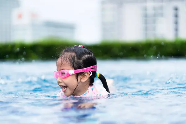 Asiatisch Mädchen Kind Haben Genießen Mit Sommer Saison Die Pool — Stockfoto