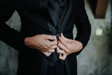 Modern kıyafetli adam 