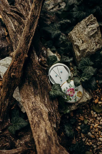 Güzel dekorasyonlu düğün aksesuarları.