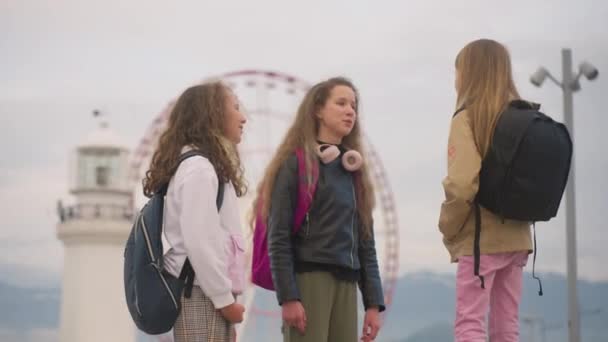 Three School Girlfriends Hang Out Classes Luna Park Ferris Wheel — Wideo stockowe