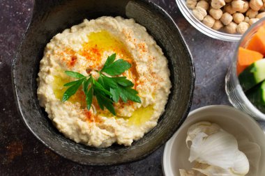 Nohut dalışı, humus, Orta Doğu ve Akdeniz bölgelerinden geleneksel ev yemekleri..