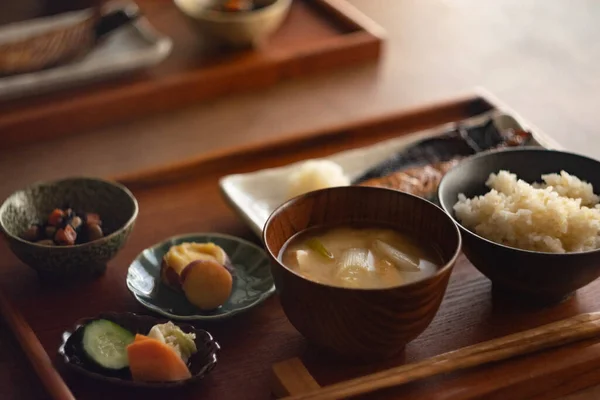 Здоровый Традиционный Японский Завтрак Ichiju Sansai Который Состоит Трех Блюд — стоковое фото