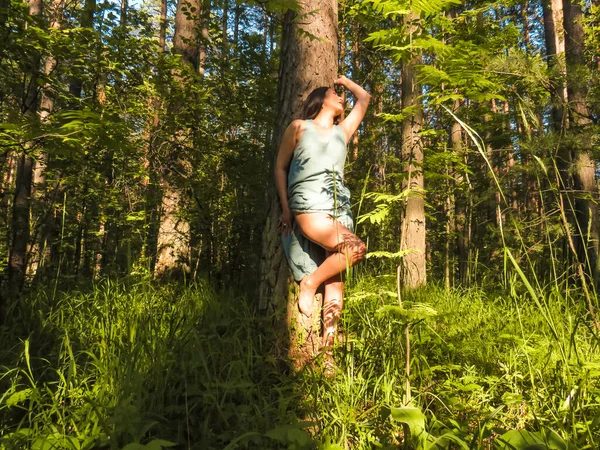 Sexy Dark Haired Woman Attractive Body Slender Tanned Legs Pine — Stock Photo, Image