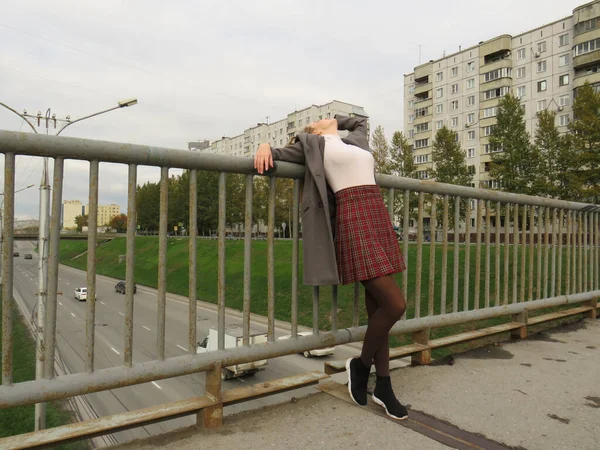 Young Beautiful Woman Blonde Hair Gray Wool Coat Crossing Bridge — Stock Photo, Image