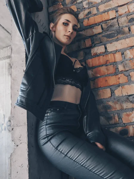 Young Attractive Woman Slim Body Black Leather Jacket Leggings Black — Stock Photo, Image