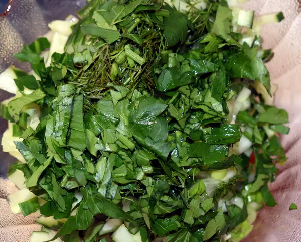 Tabakta Yeşil Salata — Stok fotoğraf