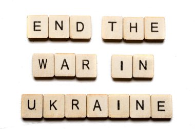 Ukrayna 'daki savaş kavramı Ukrayna' daki savaşı sona erdiren bir tabela gösteriyor.