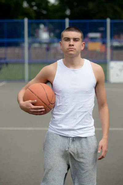 Nineteen Year Old Teenage Boy Playing Basketball Public Park — Stok Foto