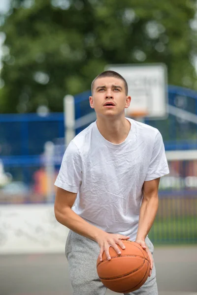 Nineteen Year Old Teenage Boy Playing Basketball Public Park — Zdjęcie stockowe