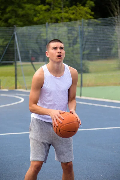 Nineteen Year Old Teenage Boy Playing Basketball Public Park — Stok Foto