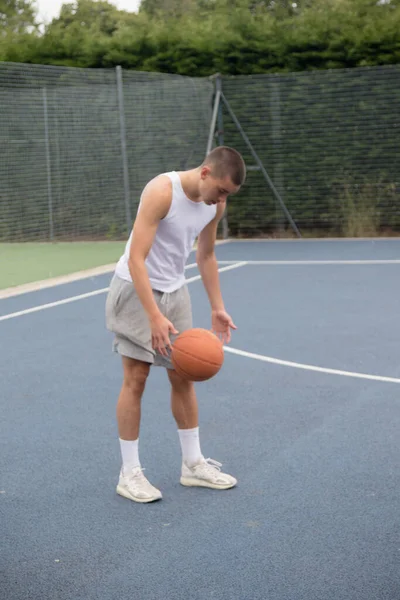 Nineteen Year Old Teenage Boy Playing Basketball Public Park — 스톡 사진