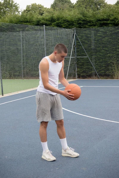 Nineteen Year Old Teenage Boy Playing Basketball Public Park — 图库照片