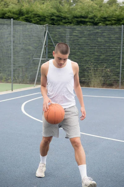 Nineteen Year Old Teenage Boy Playing Basketball Public Park — 스톡 사진
