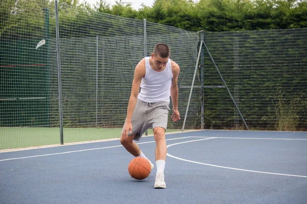 Nineteen Year Old Teenage Boy Playing Basketball Public Park — 图库照片