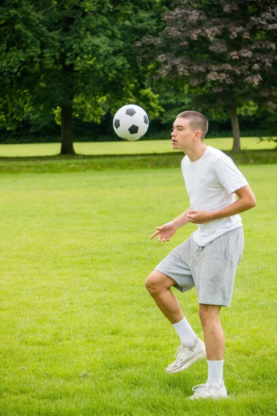 Nineteen Year Old Teenage Boy Bermain Football Public Park — Stok Foto