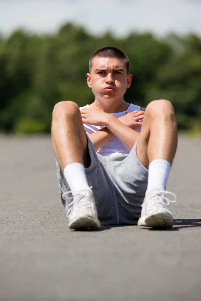 Nineteen Year Old Teenage Boy Doing Situps Public Park — Stock fotografie