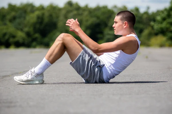 Nineteen Year Old Teenage Boy Doing Situps Public Park — Stockfoto