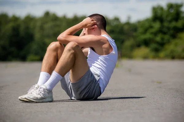 Nineteen Year Old Teenage Boy Doing Situps Public Park — Stock fotografie