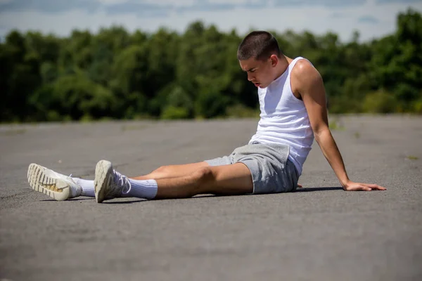 Nineteen Year Old Teenage Boy Doing Situps Public Park — Fotografia de Stock